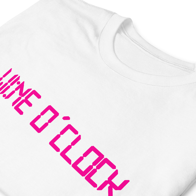 Kortärmad t-shirt i unisex-modell med texten - Wine o clock
