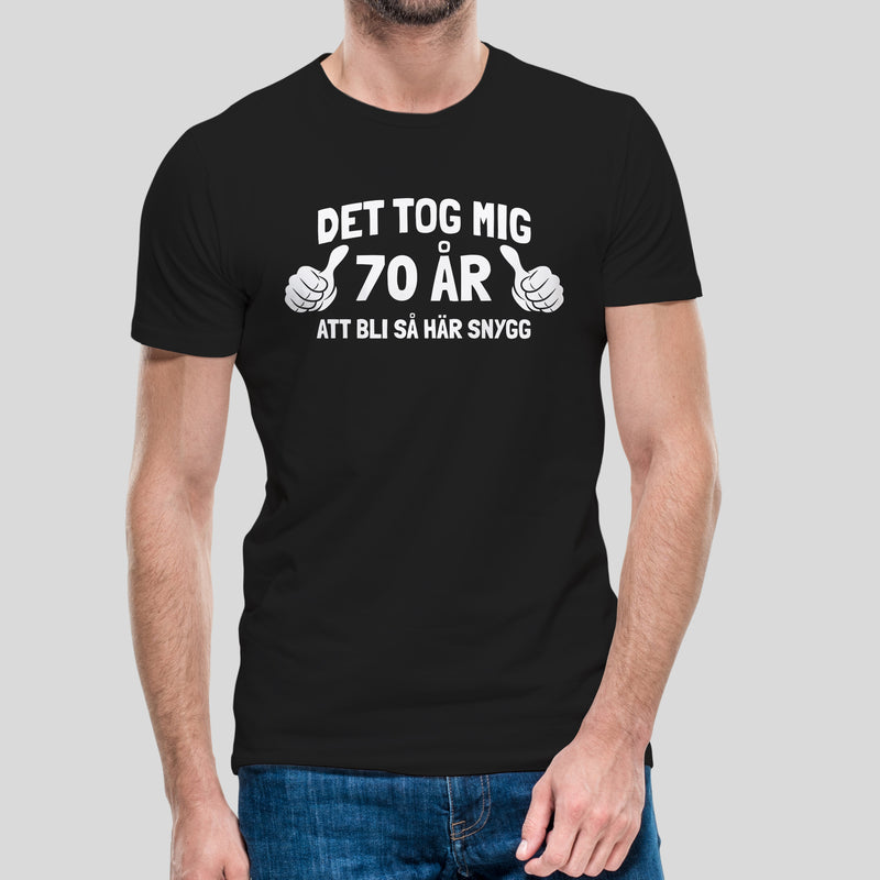 T-shirt med bild texten "Det tog mig 70"