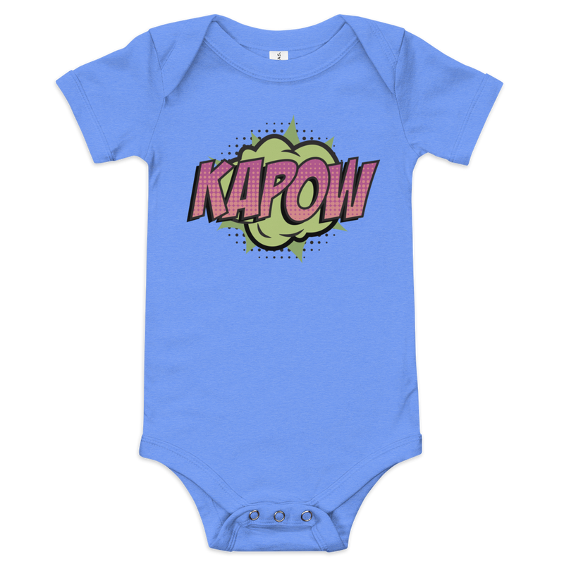 Babybody med texten "KAPOW"