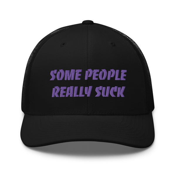 Trucker kepa med broderad text "Some people really suck"