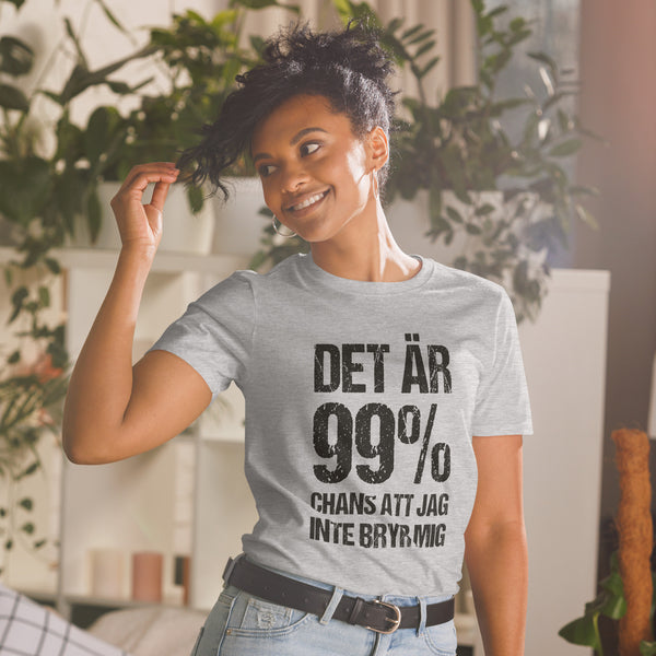 Kortärmad t-shirt i unisex-modell med texten - Det är 99% chans att jag inte bryr mig