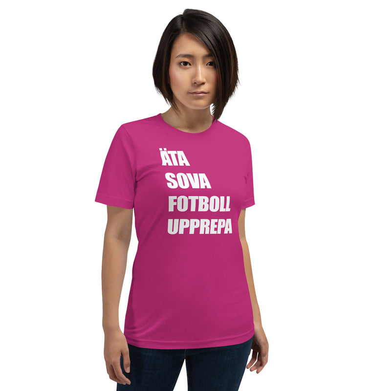 T-shirt med bild texten "ÄTA SOVA FOTBOLL UPPREPA"