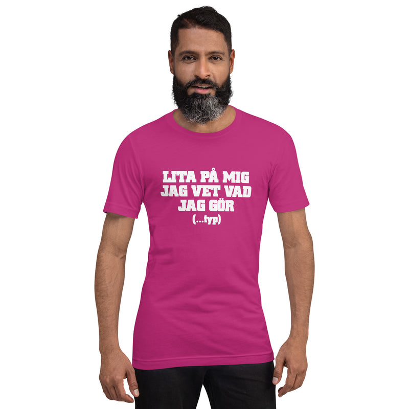 T-shirt med bild texten "Lita på mig, jag vet vad jag gör...typ"
