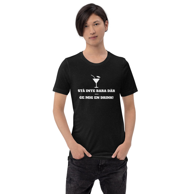 T-shirt med bild texten "Stå inte bara där"