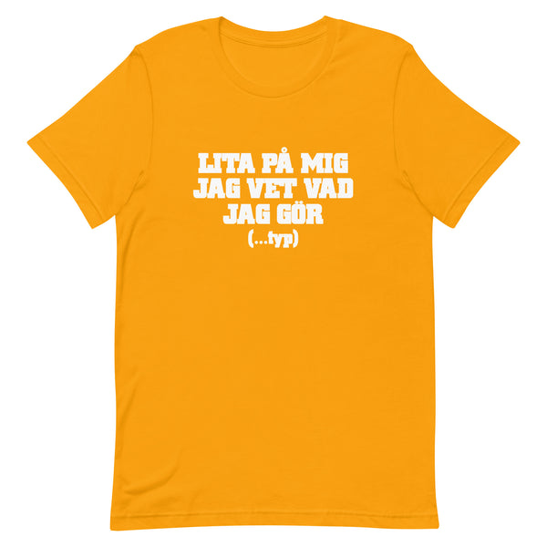 T-shirt med bild texten "Lita på mig, jag vet vad jag gör...typ"