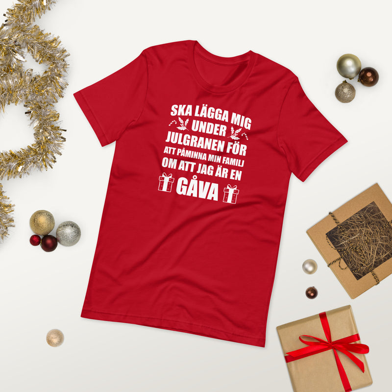T-shirt med bild texten "Ska lägga mig under julgranen"
