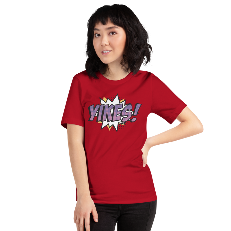 T-shirt med texten "YIKES!"